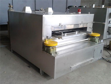 Swing type peanut roaster machine