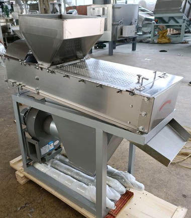 Dry type peanut peeling machine